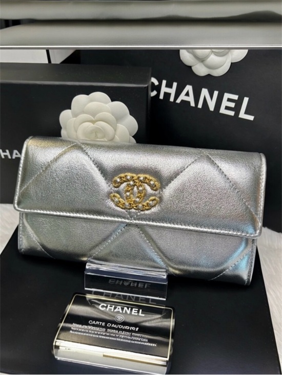CHANEL Handbags - CHANEL 19 Flap Quilted Metallic Long Wallet Gold CC Made 2021 New Unused No Tag